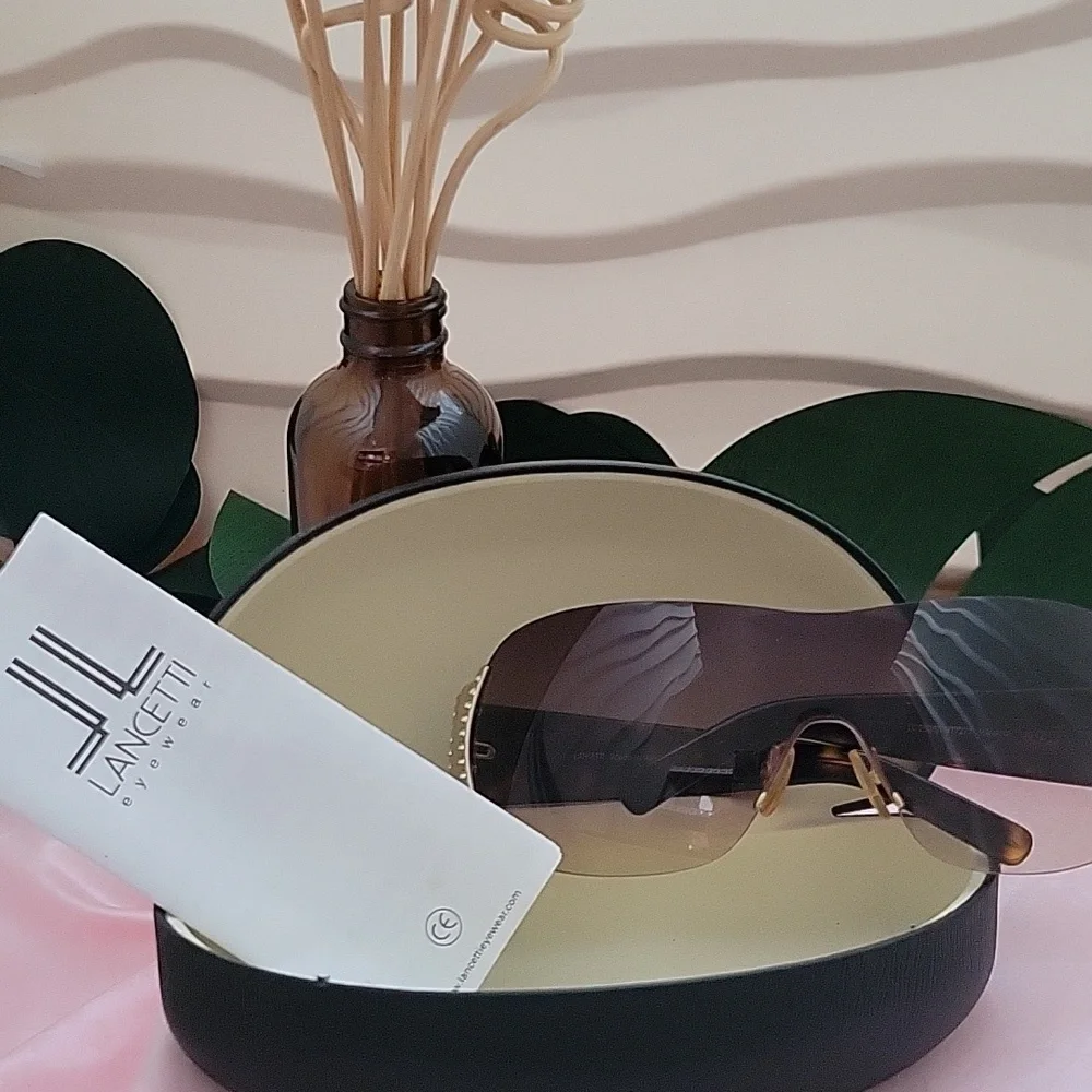 ✨️LANCETTI✨️ Vintage Women's Edgy Yet Sophisticated Sunglasses✨️ - Picture 5 of 8